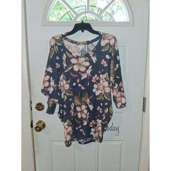 LuLaRoe Top Blue Magnolia Floral Medium 10/12 14 - Picture 3 of 8